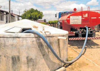 Um total de 46 cidades foi atendido pela Operação Pipa em outubro deste ano (Foto: Alex Pimentel)