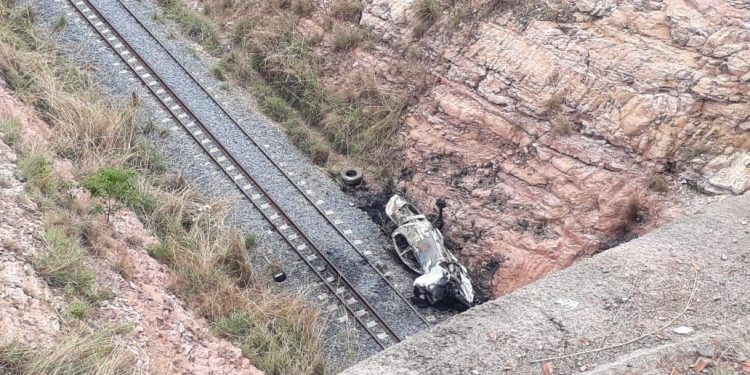 Soldado do CPRaio morre após carro despencar de ponte e incendiar no Cariri