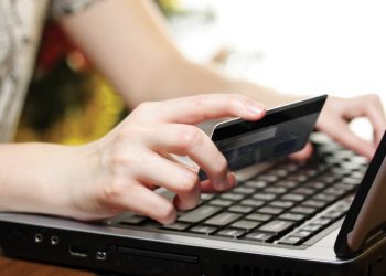 Golpe da Black Friday: um a cada 6 brasileiros já teve cartão de crédito clonado