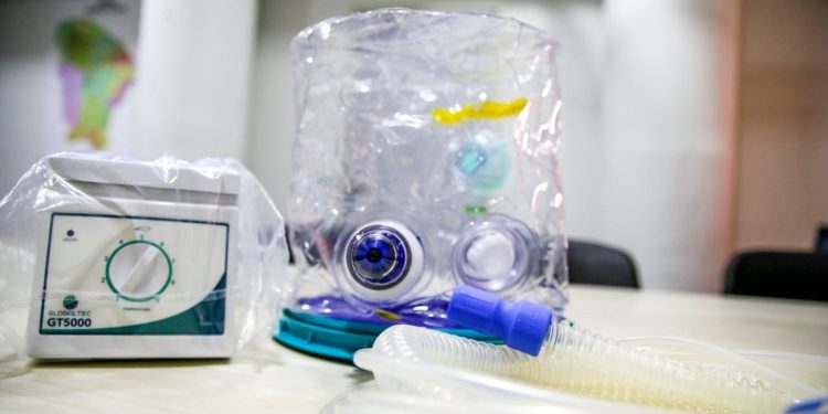 Capacete para tratamento de Covid-19 desenvolvido no Ceará tem eficácia comprovada em testes