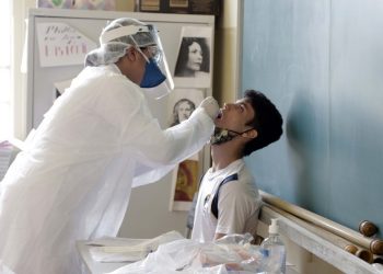 14 estados somam mais de 400 mil testes de Covid-19 com vencimento em dezembro