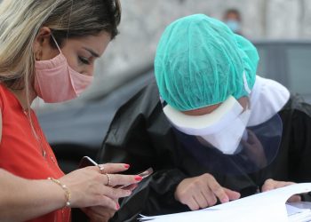 Resultados de testes são reunidos pela Secretaria da Saúde do Ceará (Foto: José Leomar)