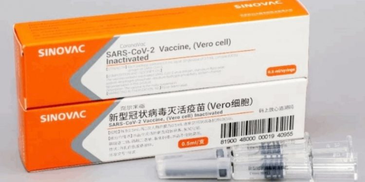 Anvisa manda parar estudos da vacina Coronavac; Butantan alega surpresa