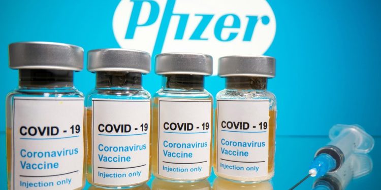 Pfizer anuncia que enviou à Anvisa dados de testes de vacina contra a Covid-19