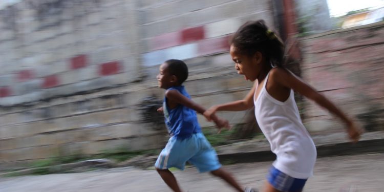 Acesso de negros a escolas cresce, mas desigualdade no ensino persiste