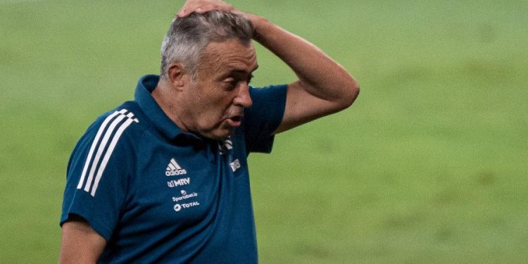 Após fracasso retumbante, Flamengo demite Domènec