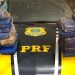 Dupla é presa após PRF apreender droga avaliada em R$ 3,9 milhões em carroceria de carro