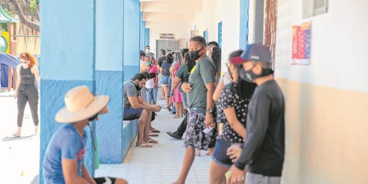 41% dos prefeitos eleitos no Ceará vão governar a cidade onde nasceram