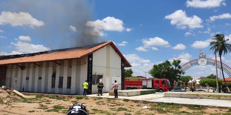 Antiga estação de trem de Iguatu tem novo princípio de incêndio
