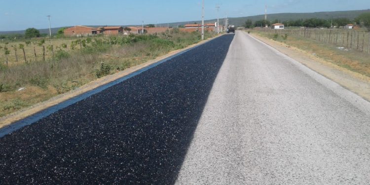 Obras da rodovia que liga Mauriti à Divisa CE-PB está próximo da conclusão