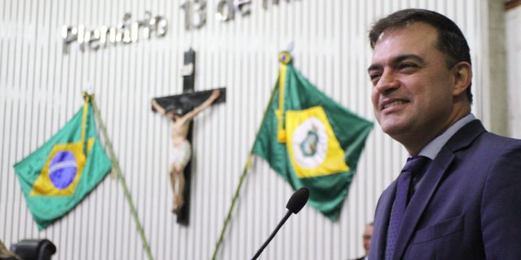 Deputado Fernando Santana testa positivo para Covid-19