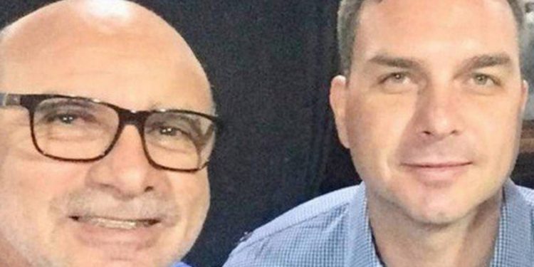 MP denuncia Flávio Bolsonaro, Queiroz e mais 15 pessoas por rachadinha na Alerj