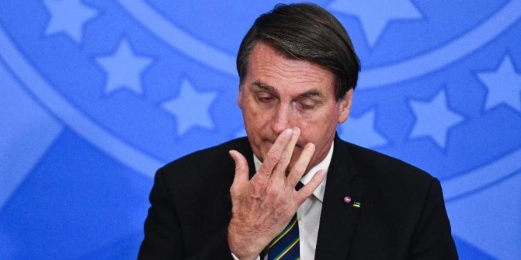Avião com Bolsonaro tem dificuldade para pousar no Nordeste