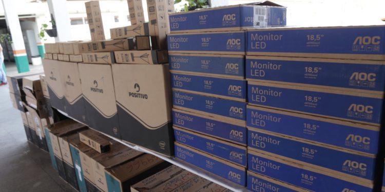 Governo do Ceará investe R$ 5,6 milhões em kits de gravação para escolas públicas estaduais e CCIs