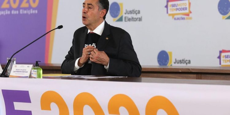 Barroso diz que ‘milícias digitais’ tentaram atacar sistema do TSE para desacreditar eleições