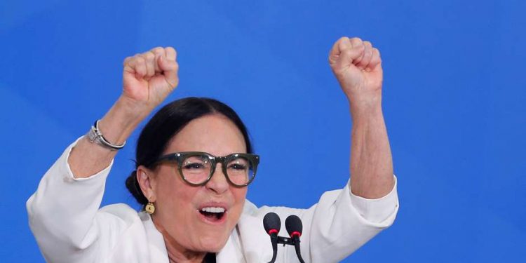 Família de Lula processa Regina Duarte e pede mais de R$ 100 mil da atriz