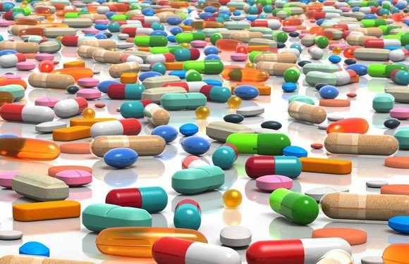 Como o uso indiscriminado de antibióticos cria superbactérias