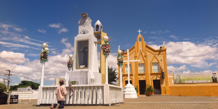Ordenação de Padre Cícero completa 150 anos com missa e show pirotécnico