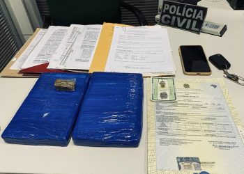 Homem preso com dois quilos de cocaína ofereceu propina de R$ 100 mil a policiais (Foto: PCCE/Divulgação)