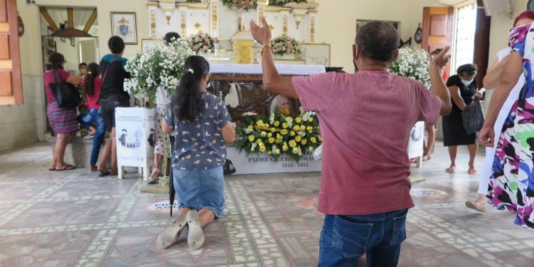 Mesmo com as restrições impostas pela pandemia, romeiros visitam Juazeiro do Norte