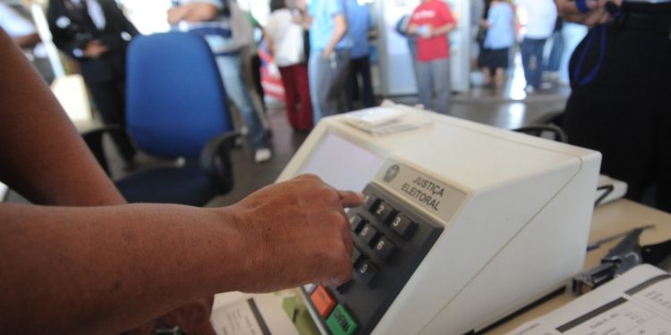 Medo de Covid é justificativa para não votar? O que fazer em caso de febre?