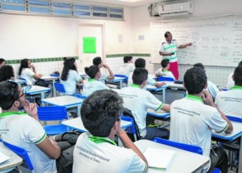 Camilo anuncia convocação dos 2.500 professores aprovados em concurso público