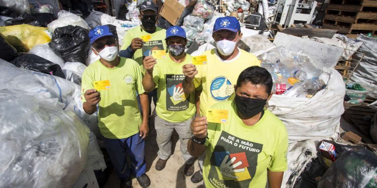 Governo do Ceará torna Auxílio Catador política pública permanente