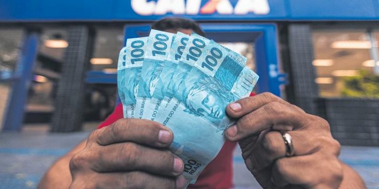 Com injeção de R$ 14,3 bi no CE, fim do auxílio emergencial terá efeito sobre mais vulneráveis