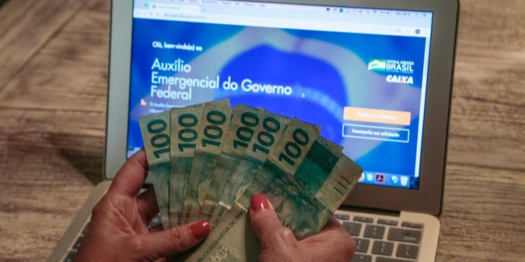 Datafolha: auxílio emergencial é a única fonte de renda de 36% dos beneficiários
