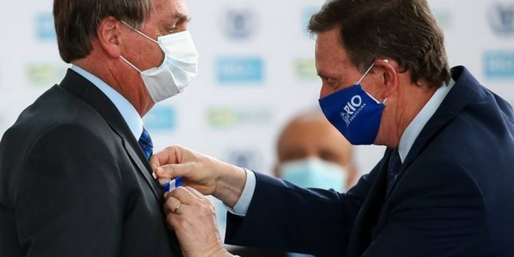 Aliado de Bolsonaro, Marcelo Crivella é preso em operação da Polícia Civil e do Ministério Público