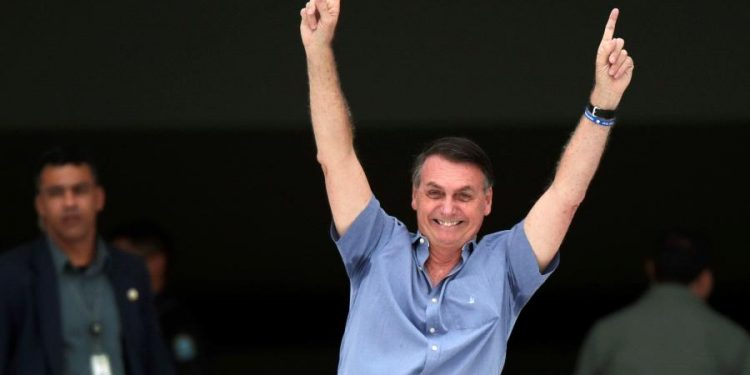 Apesar da pandemia, gasto de Bolsonaro com cartão corporativo supera Temer