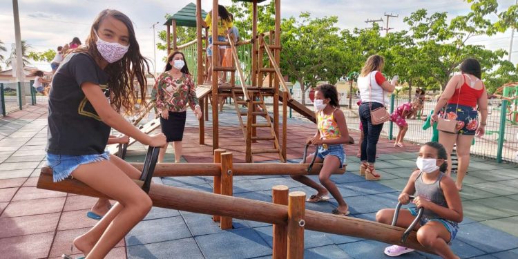 Governo do Ceará entrega brinquedopraças e academias ao ar livre em Juazeiro do Norte e Penaforte