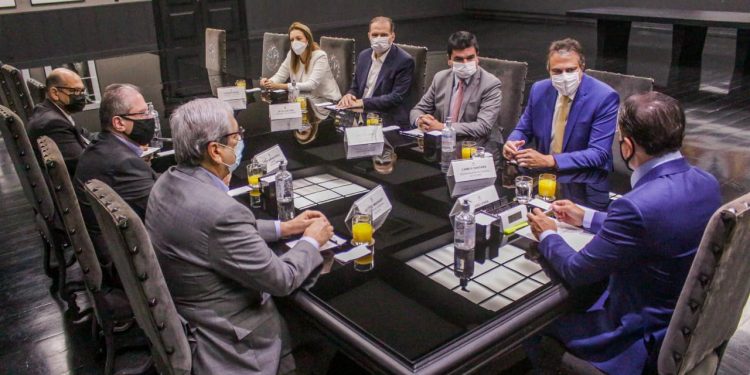 Camilo Santana se reúne com João Doria e defende vacina do Butantan no Plano Nacional de Imunização