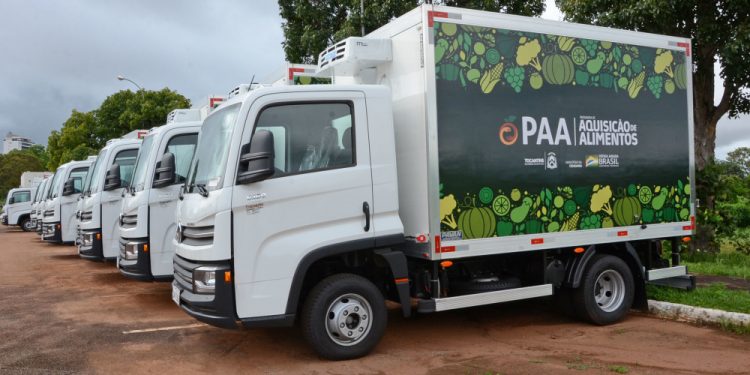 No Ceará, 51 cidades recebem caminhões para adquirir alimentos da agricultura familiar