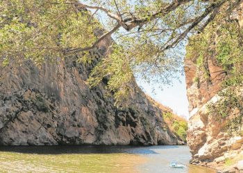 Em alguns trechos do Cânion, a largura é de 44 metros e a altura da rocha chega a 109 metros (Foto: Antonio Rodrigues)