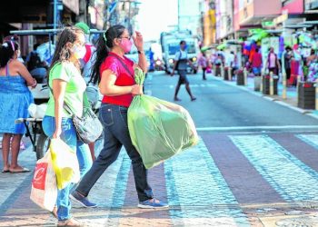 O comércio gerou 3,7 mil novos empregos em novembro (Foto: Natinho Rodrigues)