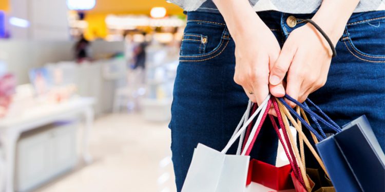 Comércio de rua e shoppings vão poder abrir de 9h às 23h; veja o que muda com o novo decreto