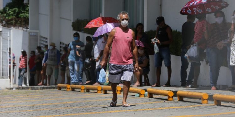 8 em cada 10 brasileiros tiveram ou conhecem quem teve Covid, diz Datafolha