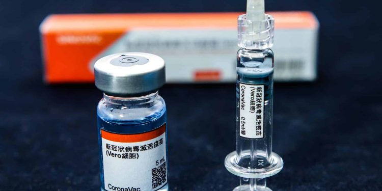 Governo decide comprar CoronaVac, e acordo com Butantan está na reta final