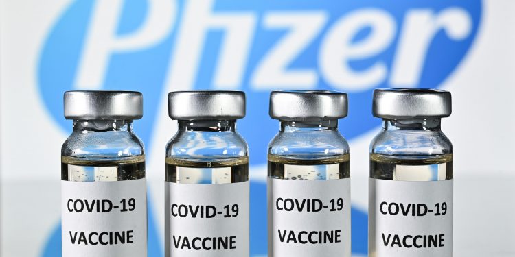 Pfizer vende 60 milhões de doses da vacina contra Covid na América Latina e pressão sobre Brasil cresce