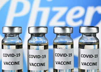 Pfizer e BioNTech solicitam à UE autorização para uso emergencial de vacina (Foto: Justin Tallis/AFP)