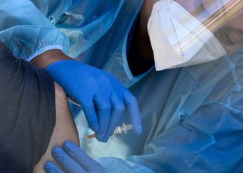 Vacinação contra a Covid-19 começa nos EUA nesta segunda-feira (14)