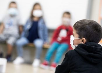 Alunos do Colégio López Ferreiro de Santiago de Compostela assistem às primeiras aulas em setembro (Foto: Oscar Corral)