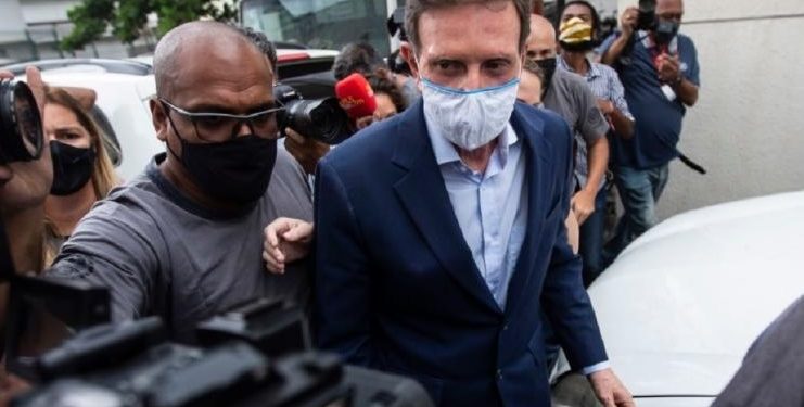 STJ concede prisão domiciliar para Crivella com uso de tornozeleira