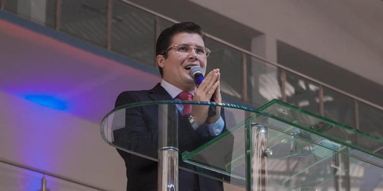 Pastor é intimado a depor por dizer que CoronaVac tem ‘HIV dentro dela’