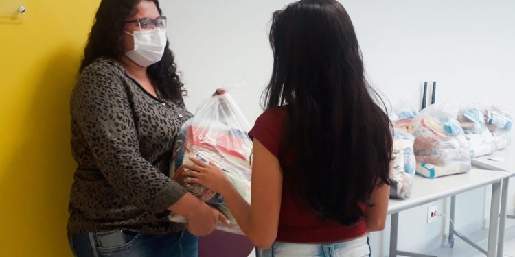 Duas mil cestas básicas são entregues a mulheres em situação de violência