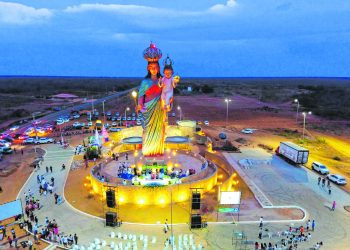 O local onde a estátua foi erguida está sendo estruturado e contará com quiosque, estacionamento e até um anfiteatro (Foto: Daniel Laureano)