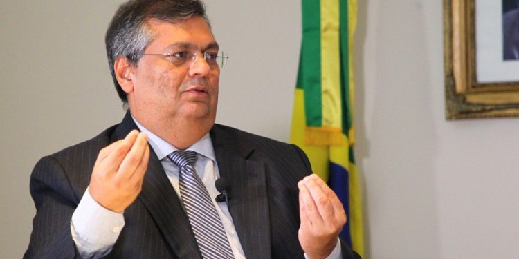 Pazuello me disse que não tem onde fabricar vacina da Pfizer, diz Flávio Dino