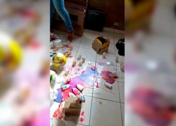 Criminosos deixaram material espalhado no local após a ação (Foto: Reprodução)