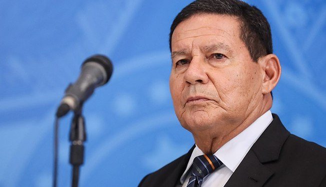 Hamilton Mourão testa positivo para Covid-19